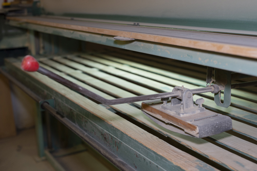 Grande ponceuse à bande