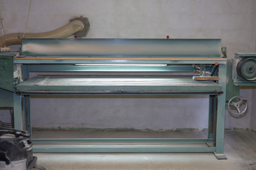 Grande ponceuse à bande